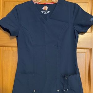 Women’s scrub top